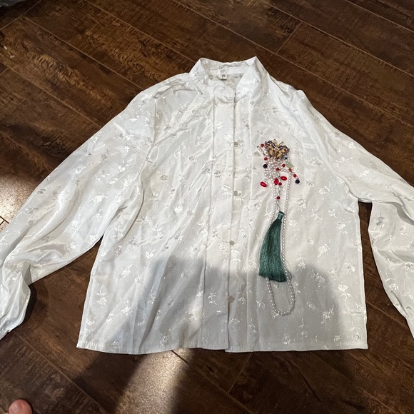 Chinese style blouse with necklace - Picture 1 of 4